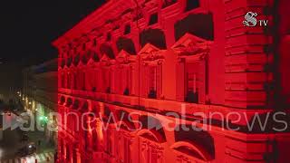 Senato la facciata di Palazzo Madama illuminata di rosso [upl. by Aikemot962]