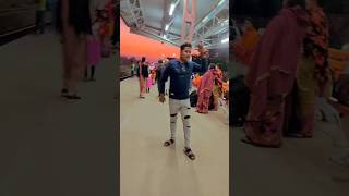 Dekhi Hai Raja Ki Phool Teri balon Mein platform station public reaction dance short viral [upl. by Aydidey]