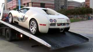 Unloading a Bugatti Veyron Centenaire  AutoTrader Motor Show [upl. by Tirreg80]