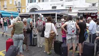 Turismo Capri sold out nel ponte del 2 giugno file e folla ovunque [upl. by Seale]