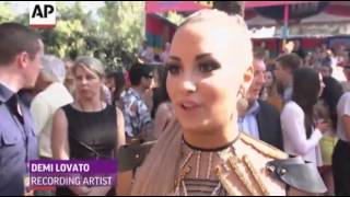 Demi Lovatos Short Interview On The Red Carpet At The 2012 Teen Choice Awards [upl. by Alleuqahs759]