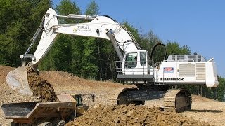 Liebherr R984C 3pass loading 40t trucks [upl. by Namie]