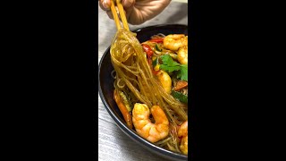 SPAGHETTI di SOIA con VERDURE e GAMBERI delle Chef MULAN 🍜🎎 Shorts [upl. by Emyle]