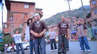 Los Aldeanos Dfiniendo DFinny Flowww Video Oficial 2010 [upl. by Letta]