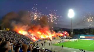 Torcida do Levski Sofia faz incrível festa na Bulgária com sinalizadores e fogos de artifício [upl. by Anilegnave]