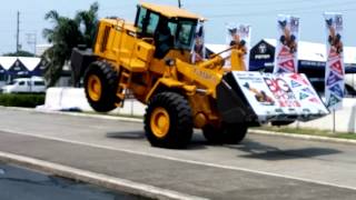 A Foton wheel loader doing tricks [upl. by Ansel931]