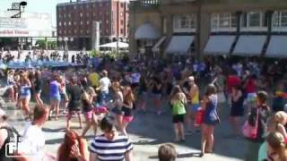 Flashmob in Köln Ein FeuchtFröhliches Treiben auf dem Domplatz [upl. by Aven]