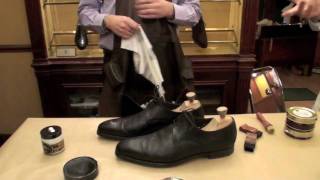 Conseils pour glacer ses chaussures par Crockett amp Jones [upl. by Nnalyrehs752]