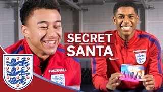 Rashford quotJesse has the Nastiest Toenailsquot  Lingard amp Rashford  Secret Santa [upl. by Boni]