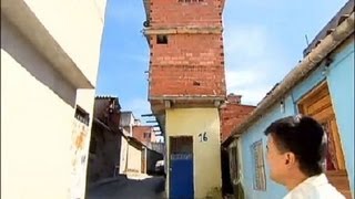 Moradores de Paraisópolis SP usam a criatividade para aproveitar espaços [upl. by Gerlac]