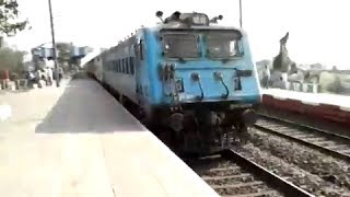 Accident Suffered NDLS Duronto Express with HWH WAP4  MGS WAG7 Banker And GMO WAP7 Kalka Mail [upl. by Irakab]