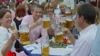 Raw Video Beer Starts Flowing at Oktoberfest [upl. by Markiv]