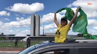 Apoiadores de Bolsonaro fazem carreata em Brasília [upl. by Alimat]