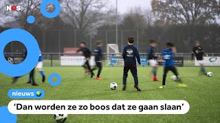 Schelden en vechtpartijen meer vervelend gedrag op het voetbalveld [upl. by Goldfinch]