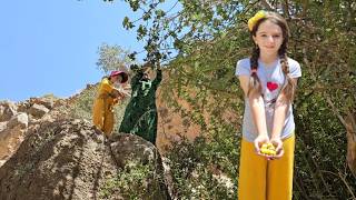 The peace of rural lifevillage women and girls in beautiful naturepicking sweet and tasty wild fig [upl. by Immac]