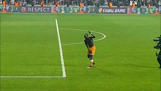 Aboubakar Maç sonu Taraftara SÜPRİZZ Beşiktaş 11 Porto [upl. by Orola]