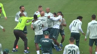 Róger Guedes perde aposta e leva trote pesado em treino do Palmeiras [upl. by Winchester686]