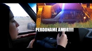 Clase de manejo sale mal Su novia le destroza el coche aprendiendo a manejar [upl. by Aielam654]