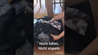 Kleidung richtig in den Koffer packen Lifehack [upl. by Shena606]