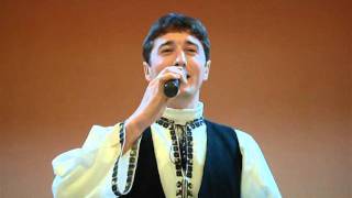 Doinel Handorean  Coborai din dealu stanii Live  Rachitova  26122011 [upl. by Anh]