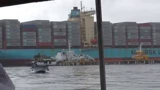 El barco mercante más grande que ha llegado a Colombia en el 2014 [upl. by Yesnik]