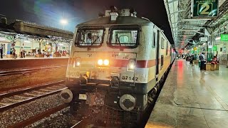 12650 Karnataka Sampark Kranti Express HNizamuddinYesvantpur Crossing Annigeri NGR Station [upl. by Adnek240]