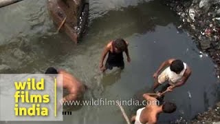 Dirtiest  worst job in the world Sewage cleaning in India [upl. by Eisteb]