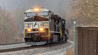 NS 4789 Shiny AC44C6M leads NS 39G through Duncannon Pa 3232024 [upl. by Ardnad179]