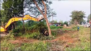 Tree🌴cutting in road aliment working 🛣jcb exavetor se tree cutting tree excavator jcb [upl. by Llerdnam]