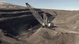 The Largest Walking Dragline Excavator in The World Marion 8050 Dragline [upl. by Ellocin705]