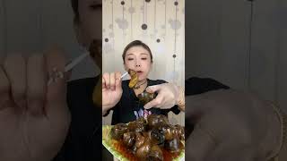 Raw snail 🤤 youtubeshorts shorts snail foodpom yummy delicious bmw trendingshorts [upl. by Ridglee967]