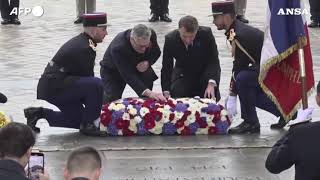 Parigi Macron e Starmer commemorano il 106esimo anniversario dellArmistizio [upl. by Akinor892]