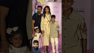 Shilpa Shetty aur uska beta wiyan kaise hain unke total family kitni hai [upl. by Nahtanaj869]