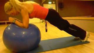 Ukens treningstips Planken med ball 1 [upl. by Anabelle965]