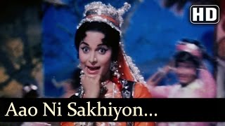 Aao Ni Sakhiyon  Waheeda Rehman  Neel Kamal  Hindi Song [upl. by Kammerer]