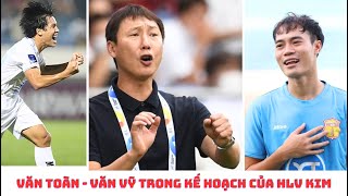 Văn Toàn  Văn Vỹ  Nguyễn Xuân Son amp HLV Kim Sang sik ở AFF Cup [upl. by Nylekoorb]