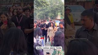 Janhvi Kapoor mobbed by Fans janhvikapoor shorts nykaafashion [upl. by Ginder]