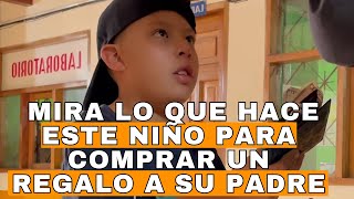 Mira lo que hace este niño para comprar un regalo a su padre [upl. by Ahserb]