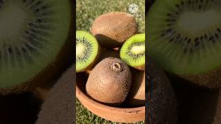 कीवी खाने के फायदे । kiwi khane ke fayde । kiwi benefits in Hindi।shorts youtubeshorts health [upl. by Roselane]