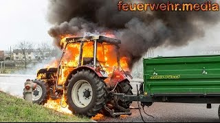 Traktor gerät während der Fahrt in Brand [upl. by Lamoureux]