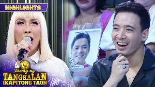 Vice Ganda gets distracted by the picture on Hurado Eriks back  Tawag Ng Tanghalan [upl. by Emilie10]