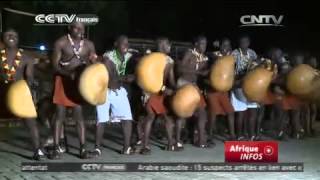 Une troupe ougandaise veut sauver la danse traditionnelle [upl. by Byran418]