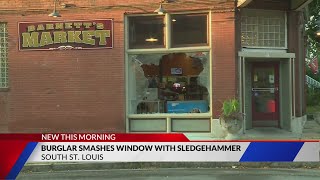 Smash and grab hits convenience store in south St Louis [upl. by Letsirc582]