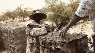 Mali  Tombouctou reconstruit ses mausolées [upl. by Hajile]