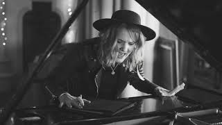 Elles Bailey  Whats The Matter With You [upl. by Mackler]