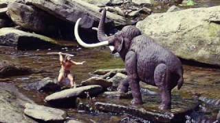 Aurora Prehistoric Scenes  CroMagnon Man vs Woolly Mammoth [upl. by Olivie]