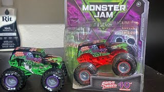 Spin Master Monster Jam Grave Digger 40th Anniversary 164 Superstore Exclusive Review [upl. by Ferdinande]