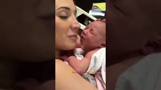 🎧Mom Love kisses 😘  babycare newborncare newbornfeeding momlife breastfeeding mom cutebaby [upl. by Lock187]