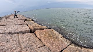 Fishing With Friends at Surfside Jettylurefishing spoonfishing ribbonfish [upl. by Pernas]