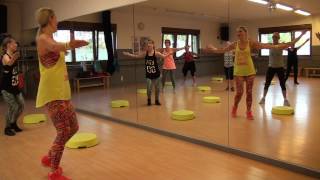 Zumba Step  salsa  Lost on YouLP Salsa Version by Cubaneros  Zumba à Liège [upl. by Stefa]